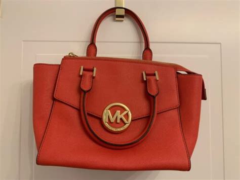 michael kors tasche metall von tragegurt gerissen|So authentifizieren Sie eine Michael Kors Tasche – Bagaholic.